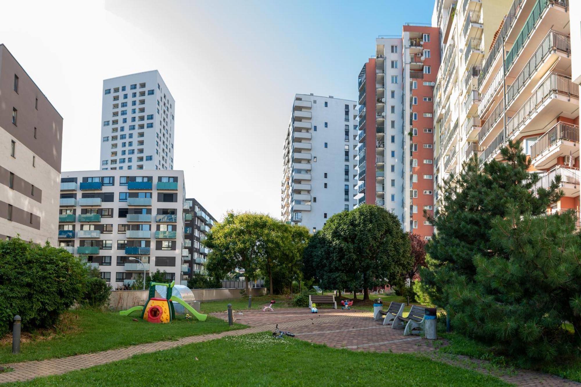 Grape Apartment Bratislava Buitenkant foto