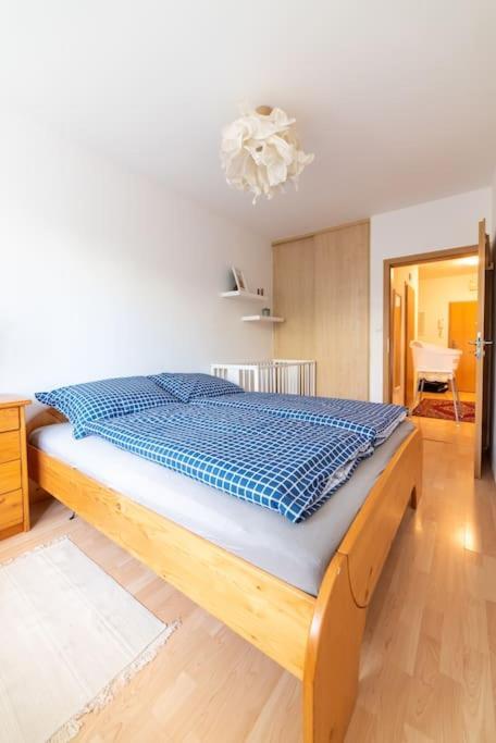 Grape Apartment Bratislava Buitenkant foto