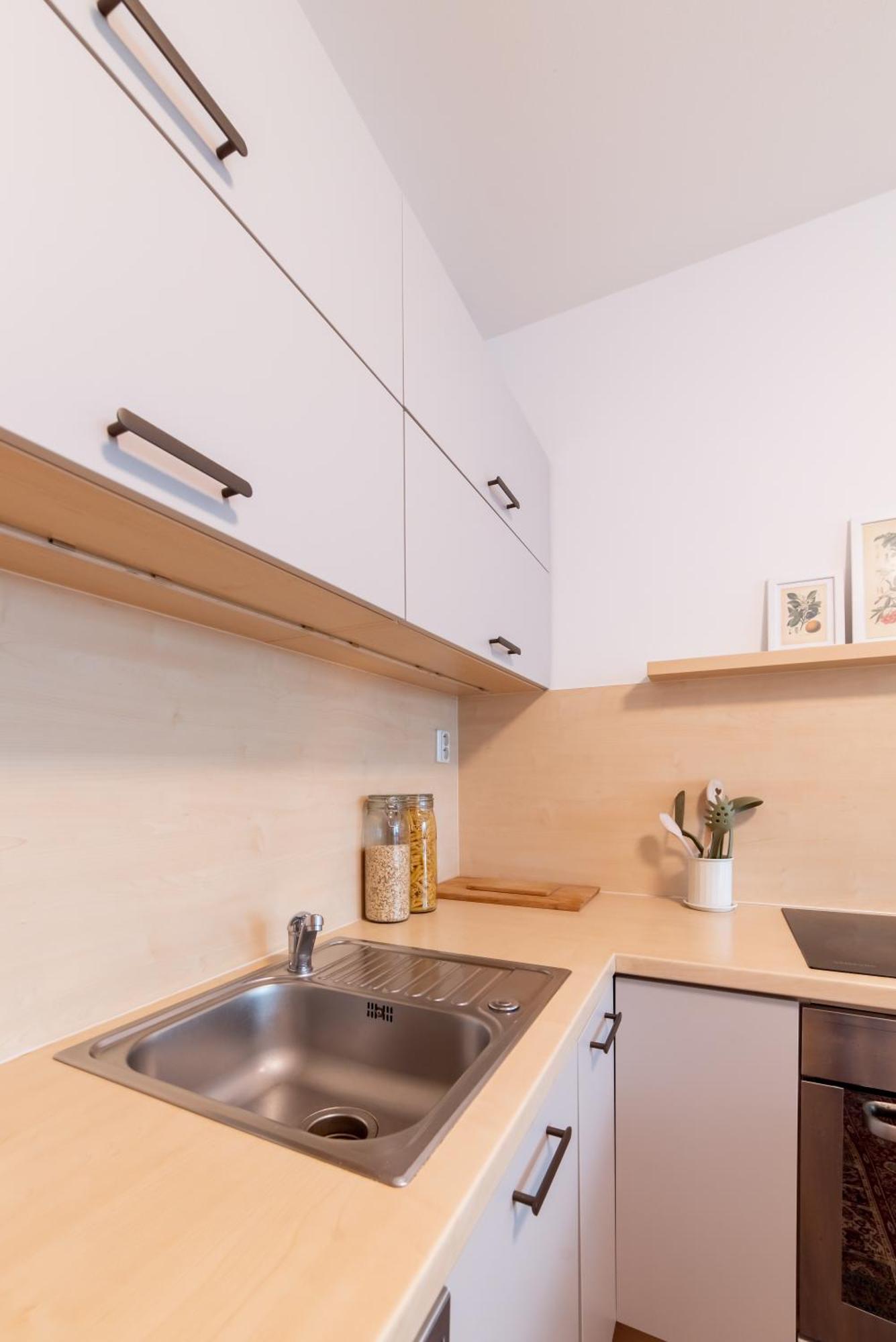 Grape Apartment Bratislava Buitenkant foto